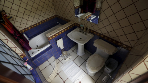 El cuarto de baño de un domicilio particular en México DF (México). REUTERS / Henry Romero