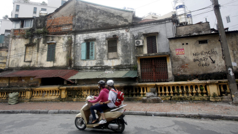 Una pintada que dice: "No orinar!" en la pared de una vivienda en una calle en Hanoi (Vietnam). REUTERS / Kham