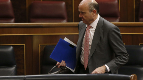 El ministro de Economía, Luis de Guindos, en el pleno del Congreso de los Diputados. EFE/Juan Carlos Hidalgo El ministro de Economía, Luis de Guindos, en el pleno del Congreso de los Diputados. EFE/Juan Carlos Hidalgo