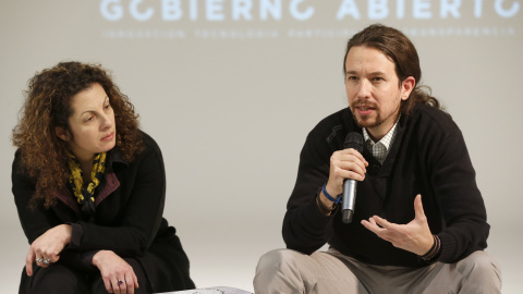 El secretario general de Podemos, Pablo Iglesias, durante la reunión que mantuvo hoy en Madrid con Beth Noveck, asesora del presidente de EEUU, Barack Obama, en materia de transparencia y gobierno abierto. EFE/Chema Moya El secretario general de Podemos, Pablo Iglesias, durante la reunión que mantuvo hoy en Madrid con Beth Noveck, asesora del presidente de EEUU, Barack Obama, en materia de transparencia y gobierno abierto. EFE/Chema Moya