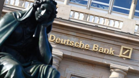 Imagen de archivo de un cartel de Deutsche Bank. REUTERS Imagen de archivo de un cartel de Deutsche Bank. REUTERS