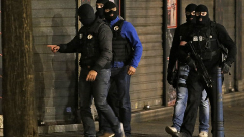 La operación policial en Saint Denis tiene como objetivo la captura del presunto cerebro de los atentados del pasado viernes, Abdelhamid Abaaoud.- AFP