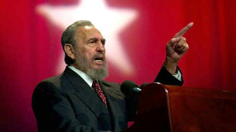 Imagen de archivo de Fidel Castro dando un discurso. REUTERS Imagen de archivo de Fidel Castro dando un discurso. REUTERS