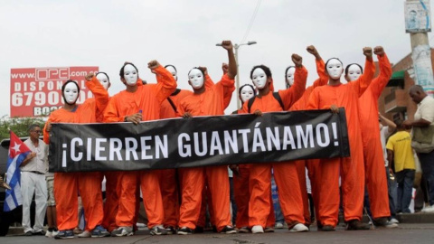 Protesta contra la prisión estadounidense de Guantánamo (Cuba). REUTERS Protesta contra la prisión estadounidense de Guantánamo (Cuba). REUTERS