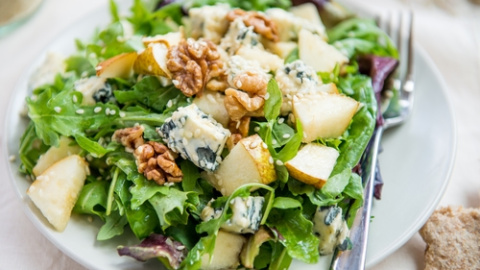 Ensalada de roquefort, manzanas y nueces. Ensalada de roquefort, manzanas y nueces.