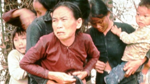 Mujer y niña vietnamita no identificadas antes de ser asesinadas en la masacre de My Lai.- Ronald L. Haeberle/ WikiCommons Mujer y niña vietnamita no identificadas antes de ser asesinadas en la masacre de My Lai.- Ronald L. Haeberle/ WikiCommons