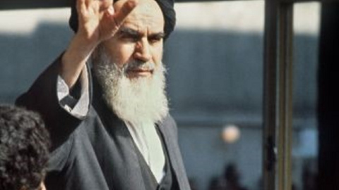 Jomeini durante un discurso el 5 de febrero de 1979. -AFP Jomeini durante un discurso el 5 de febrero de 1979. -AFP