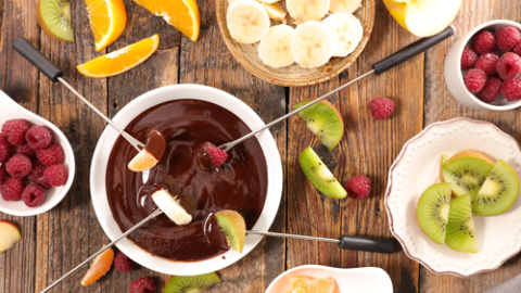 Fondue de chocolate y frutas. Fondue de chocolate y frutas.