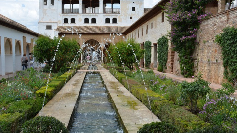 Patio árabe en la Alhambra. Foto: Pixabay/ Julian Braunecker Patio árabe en la Alhambra.