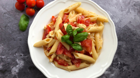 Ensalada de pasta caprese. Ensalada de pasta caprese.