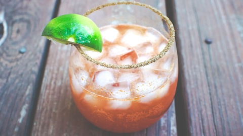 Michelada. Foto: StockSnap / Pixabay. Michelada.
