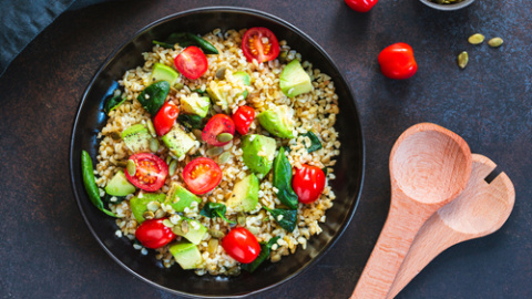 Ensalada de bulgur y aguacate. Ensalada de bulgur y aguacate.