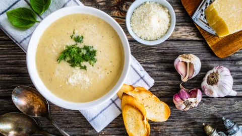 Crema de ajo con parmesano. Crema de ajo con parmesano.