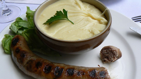 Aligot o puré con queso francés. Foto: Slastic - Trabajo propio /Wikimedia Commons Aligot o puré con queso francés.
