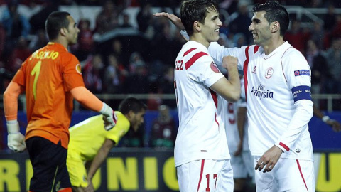 Denis Suárez y Reyes celebran el segundo gol al Villarreal. EFE/Paco Puentes Denis Suárez y Reyes celebran el segundo gol al Villarreal. EFE/Paco Puentes