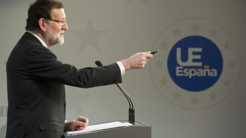 El presidente del Gobierno español, Mariano Rajoy, durante la conferencia de prensa que ha ofrecido hoy al término de Consejo Europeo.- EFE El presidente del Gobierno español, Mariano Rajoy, durante la conferencia de prensa que ha ofrecido hoy al término de Consejo Europeo.- EFE