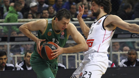 Diamantidis y Lull, durante el partido. EFE/Spyros Chorchoubas Diamantidis y Lull, durante el partido. EFE/Spyros Chorchoubas
