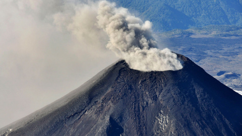 Vista aérea del Volcán Villarrica, al Sur de Santiago (Chile). /REUTERS/STR