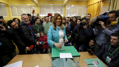 La presidenta de la Junta de Andalucia y candidata del PSOE, Susana Diaz, vota en su colegio electoral de Sevilla. REUTERS/Marcelo del Pozo