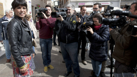 La candidata de Podemos a la presidencia de la Junta de Andalucía, Teresa Rodríguez, tras votar en la sede de Correos de Cádiz. EFE/Román Ríos.