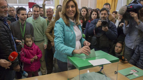 Susana Díaz votando este domingo en las elecciones andaluzas. EFE/Julio Muñoz Susana Díaz votando este domingo en las elecciones andaluzas. EFE/Julio Muñoz