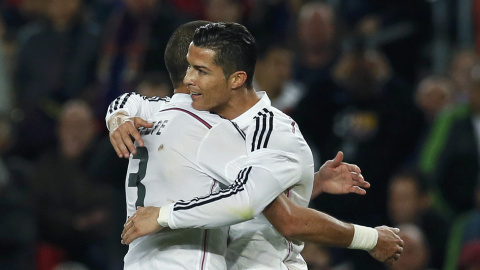 Cristiano celebra con Pepe su gol al Barcelona. REUTERS/Albert Gea