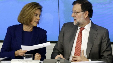 María Dolores de Cospedal y Mariano Rajoy, durante el comité nacional del PP, este lunes. /EFE María Dolores de Cospedal y Mariano Rajoy, durante el comité nacional del PP, este lunes. /EFE