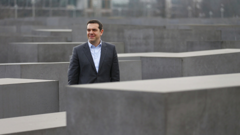 El primer ministro griego, Alexis Tsipras, en su visita al Memorial del Holocausto, en Berlín. REUTERS/Hannibal Hanschke