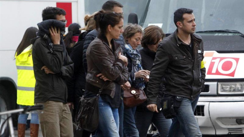 Familiares y amigos de las víctimas del accidente de avión que viajaba de Barcelona a Dusserlorf(Alemanía), con 144 pasajeros, entre ellos 45 españoles, y 6 tripulantes, se disponen a trasladarse al lugar del siniestro en los Alpes francese