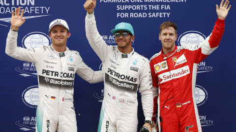 Nico Rosberg and Lewis Hamilton, pilotos de Mercedes, con Sebastian Vettel, Ferrari, tras la clasificación del Gran Premio de Malasia./ Reuters- Olivia Harris Livepic Nico Rosberg and Lewis Hamilton, pilotos de Mercedes, con Sebastian Vettel, Ferrari, tras la clasificación del Gran Premio de Malasia./ Reuters- Olivia Harris Livepic
