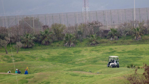 El campo de golf junto a la valla. - JAIRO VARGAS