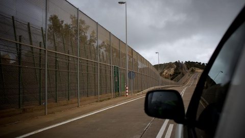 Para que las autoridades no trasgredan la legalidad, el ministro del Interior, Jorge Fernández Díaz, ha rebautizado las devoluciones en caliente con el nombre da "rechazo en frontera". - JAIRO VARGAS