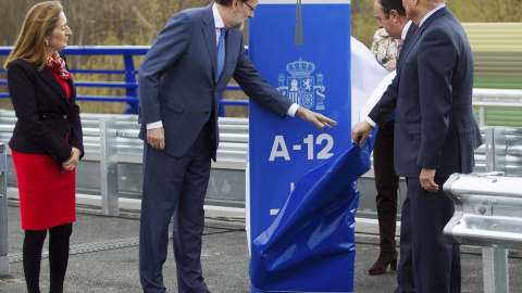 El presidente del Gobierno , Mariano Rajoy, en el acto de puesta en servicio de la conexión de la Autovía del Camino A-12 y la LO-20, para unir Navarra y La Rioja. EFE/Abel Alonso El presidente del Gobierno , Mariano Rajoy, en el acto de puesta en servicio de la conexión de la Autovía del Camino A-12 y la LO-20, para unir Navarra y La Rioja. EFE/Abel Alonso