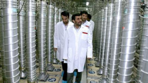Ahmadineyad, durante la visita a un recinto nuclear iraní. Ahmadineyad, durante la visita a un recinto nuclear iraní.
