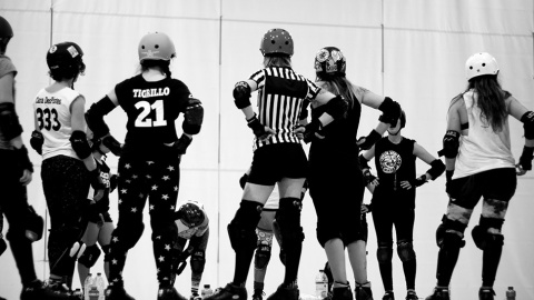 La entrenadora explica a sus chicas un ejercicio.- CHRISTIAN GONZÁLEZ La entrenadora explica a sus chicas un ejercicio.- CHRISTIAN GONZÁLEZ