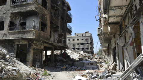 Imagen de la destrucción causada por los bombardeos en Yarmuk. - AFP Imagen de la destrucción causada por los bombardeos en Yarmuk. - AFP