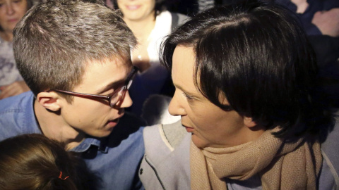 La responsable de Análisis del partido, Carolina Bescansa, y el de la Secretaría Política, Íñigo Errejón, en el mitin de Pablo Iglesias tras el debate sobre el estado de la nación. EFE La responsable de Análisis del partido, Carolina Bescansa, y el de la Secretaría Política, Íñigo Errejón, en el mitin de Pablo Iglesias tras el debate sobre el estado de la nación. EFE