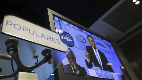 Vista de uno de los monitores instalados en la sala de prensa de la sede del PP desde donde los periodistas han seguido la intervención de Mariano Rajoy en la reunión de la Junta Directiva Nacional. EFE/Javier Lizón Vista de uno de los monitores instalados en la sala de prensa de la sede del PP desde donde los periodistas han seguido la intervención de Mariano Rajoy en la reunión de la Junta Directiva Nacional. EFE/Javier Lizón