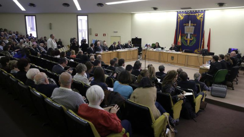 Salón de actos de los juzgados de Plaza Castilla, minutos antes de que se iniciara el juicio. EFE/Emilio Naranjo Salón de actos de los juzgados de Plaza Castilla, minutos antes de que se iniciara el juicio. EFE/Emilio Naranjo