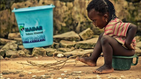 Una niña en Dakar, Senegal Una niña en Dakar, Senegal