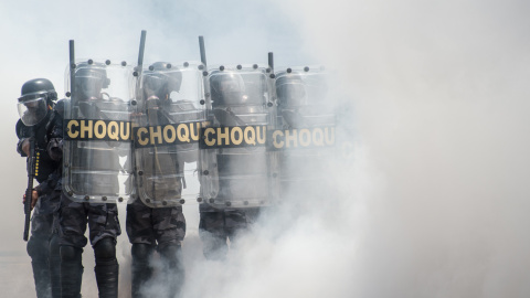 Policías brasileños del grupo CHOQUE llevan a cabo una demostración en el cuartel general del grupo en Río de Janeiro. AFP / CHRISTOPHE SIMON