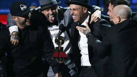 Uno de los premios más celebrados fue el de Nicky Jam y Enrique Iglesias como mejor interpretación urbana, por "El perdón".- REUTERS.