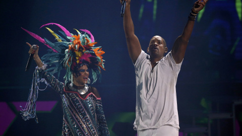 Lo más destacado de la gala fue la intervención de Bomba Estéreo junto a Will Smith "Fiesta", así como la de Roberto Carlos "Te amo, te amo", y  Silvestre Dangond con Nicky Jam "Materialista".- REUTERS