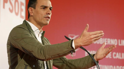 Pedro Sánchez durante su intervención. / PACO CAMPOS (EFE) Pedro Sánchez durante su intervención. / PACO CAMPOS (EFE)