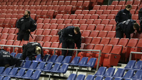 Suspendido también por miedo a un atentado el Alemania-Holanda. AP Suspendido también por miedo a un atentado el Alemania-Holanda. AP