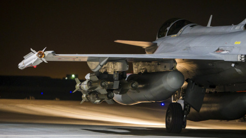 Un cazabombardero francés de los que participan en los ataques contra Al Raq en Siria. REUTERS/S. Dupont/Armee de l'Air Un cazabombardero francés de los que participan en los ataques contra Al Raq en Siria. REUTERS/S. Dupont/Armee de l'Air
