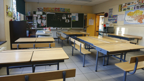Vista de un aula vacía en un colegio de Bruselas.- EFE