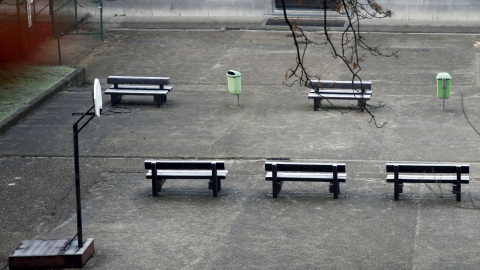 Los patios de los colegios estarán vacíos este lunes por el estado de alerta máxima en la que permanece Bruselas.- REUTERS