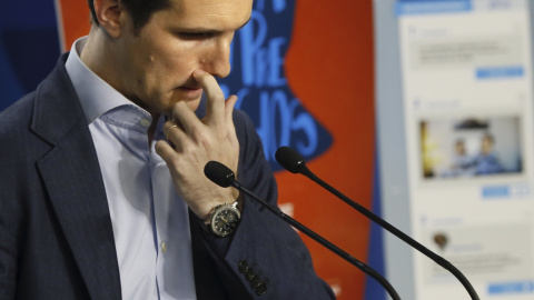 El vicesecretario de Comunicación del PP, Pablo Casado, durante su intervención en la presentación de campaña del Partido Popular (PP). EFE/Fernando Alvarado