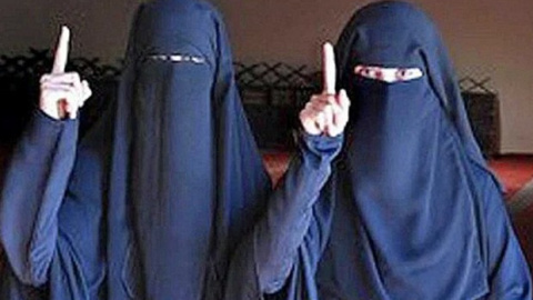 Las jóvenes eran usadas en las campañas publicitarias de los yihadistas. Interpol